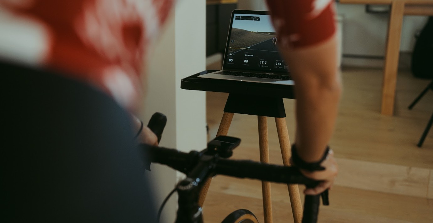 Zwift, Rouvy y MyWhoosh: comparativa de simuladores de ciclismo indoor para entrenar en casa
